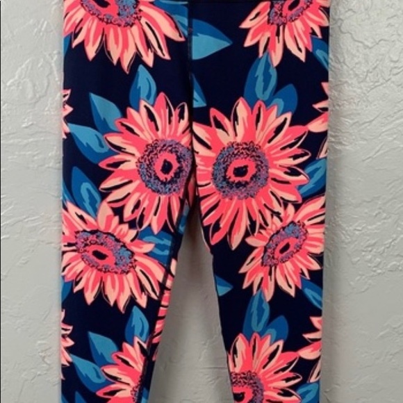 AERIE Playful, super soft and stretchy leggings - Picture 2 of 4